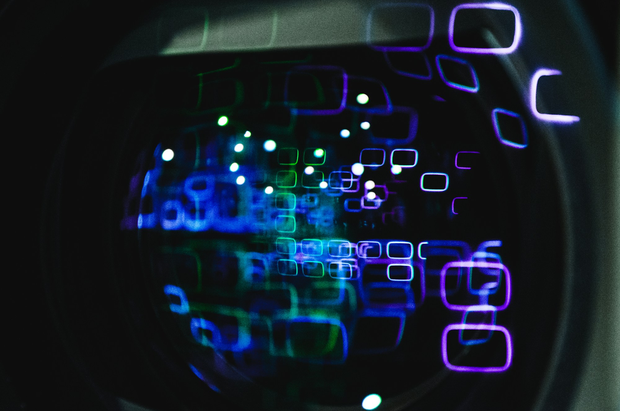 Lente de câmera em close representando um caso de uso de visão computacional customizada Lente de câmera em close representando um caso de uso de visão computacional customizada
