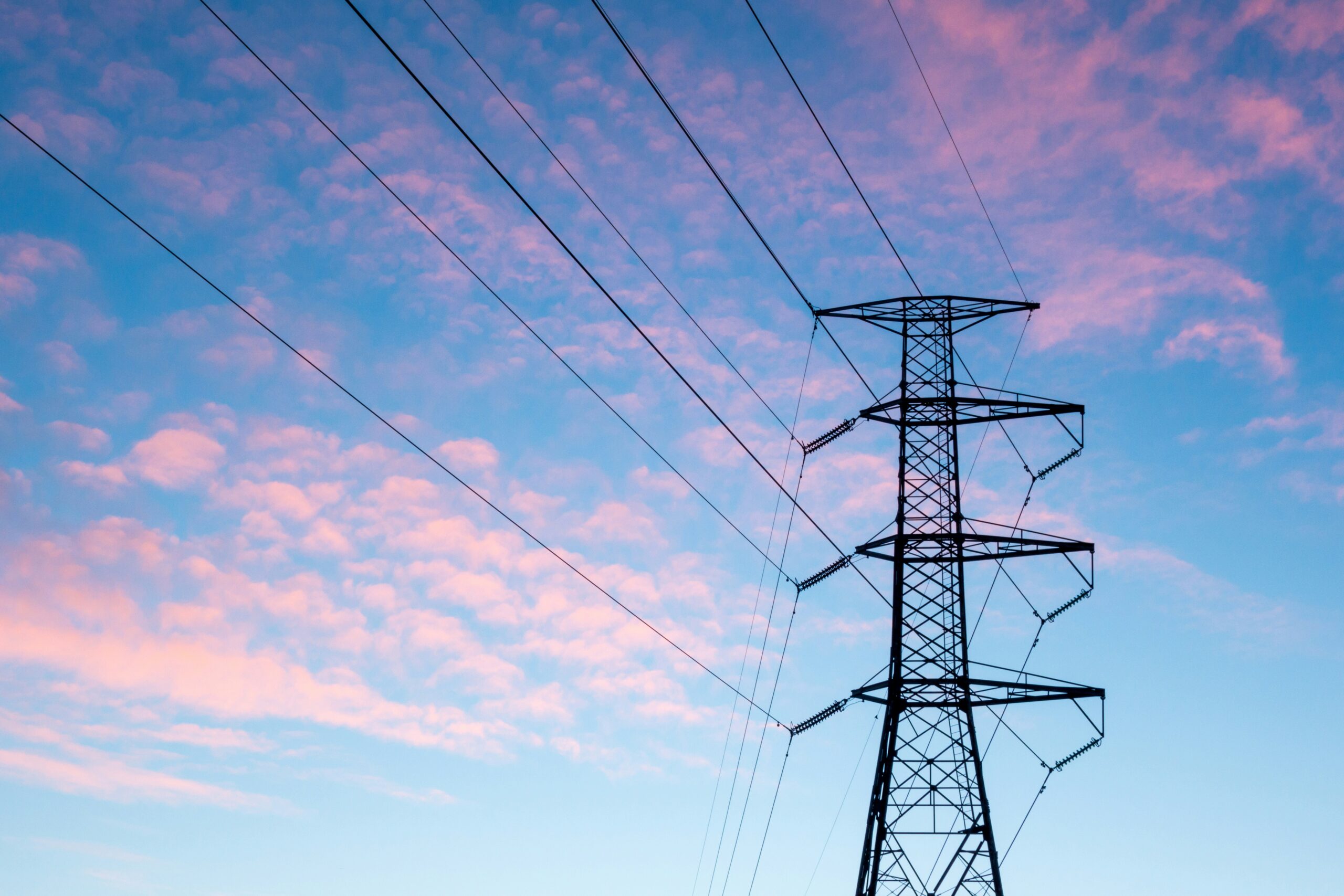 Linhas de transmissão de energia elétrica representando o custo de infraestrutura sob demanda na AWS Linhas de transmissão de energia elétrica representando o custo de infraestrutura sob demanda na AWS